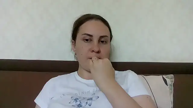 Snapshot of MeadowEyes chatting on 24, 6, 2026 MeadowEyes online show from 24, 6, 2026
