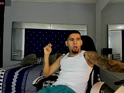 Snapshot of Cami_KingSex chatting on 15, 10, 2025 Cami KingSex online show from 15, 10, 2025