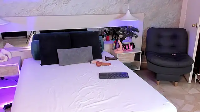 Natashaa-bluer online show from 21, 10, 2025