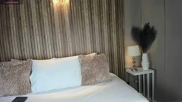 VanneCamiel online show from 5, 11, 2025