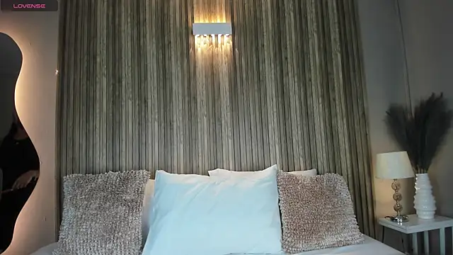 VanneCamiel online show from 8, 11, 2025