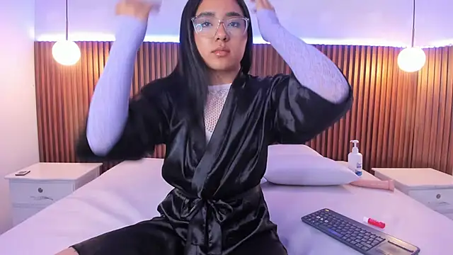 Foxy Kylie online show from 4, 11, 2025