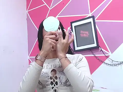 Tifany Adams online show from 11, 10, 2025