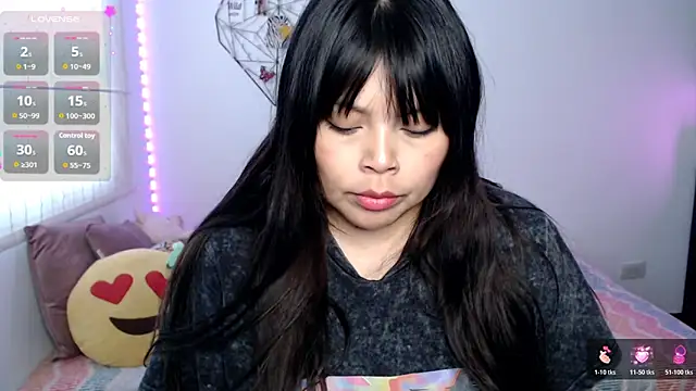 Snapshot of EllieMoonX chatting on 18, 6, 2026 EllieMoonX online show from 18, 6, 2026