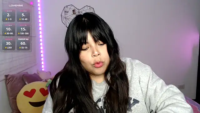 Snapshot of EllieMoonX chatting on 17, 6, 2026 EllieMoonX online show from 17, 6, 2026