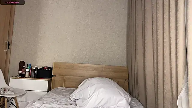 cuddlies girl online show from 12, 11, 2025