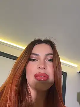 Snapshot of AbrilColls_ chatting on 8, 7, 2026 AbrilColls online show from 8, 7, 2026