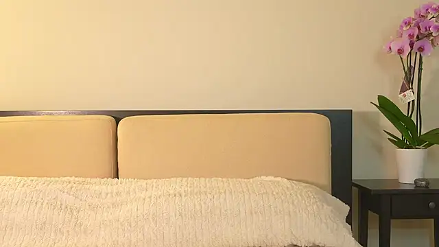 AbrilColls  online show from 9, 3, 2026