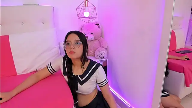 Nara Pink online show from 6, 11, 2025