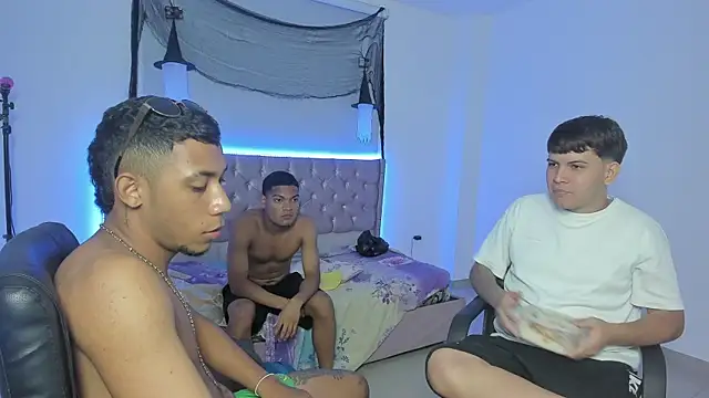 Snapshot of isaac_master77 chatting on 19, 11, 2025 isaac master77 online show from 19, 11, 2025