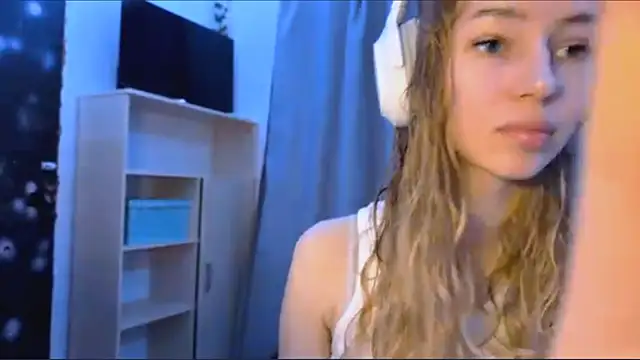 LunaCrave online show from 4, 11, 2025