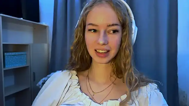 LunaCrave online show from 7, 11, 2025