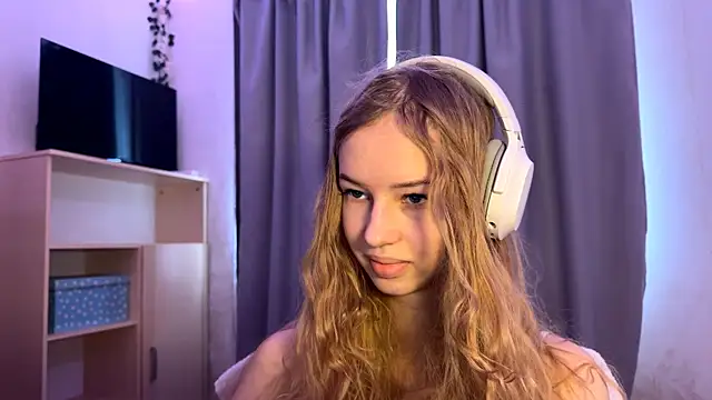 LunaCrave online show from 17, 10, 2025