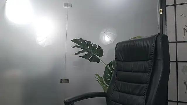 Snapshot of YaraXCox chatting on 12, 6, 2026 YaraXCox online show from 12, 6, 2026