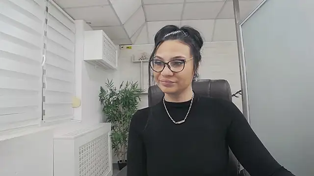 YaraXCox online show from 27, 4, 2026