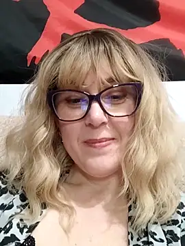 Amelialove42 online show from 9, 3, 2026