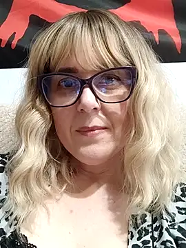 Amelialove42 online show from 11, 3, 2026