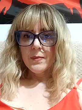 Amelialove42 online show from 4, 4, 2026