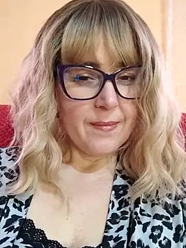 Amelialove42 online show from 8, 5, 2026