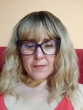 Amelialove42 online show from 10, 5, 2026