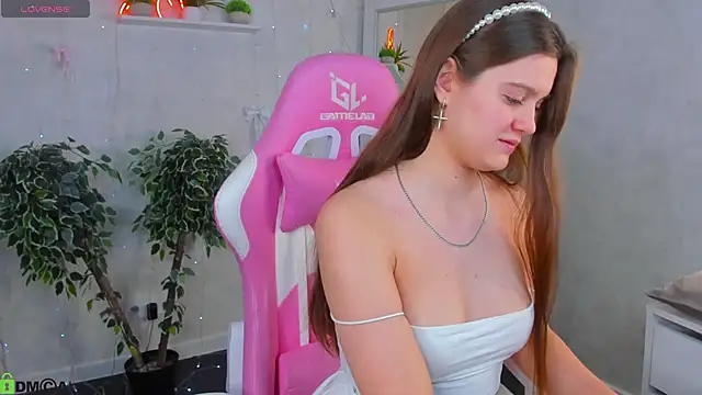 Renesmy Black online show from 15, 4, 2026