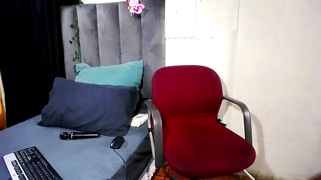 Kelly-001 online show from 4, 12, 2025