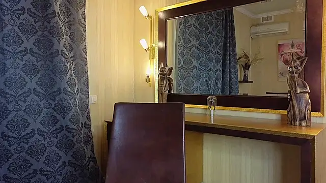 AlinaAldrete online show from 12, 11, 2025