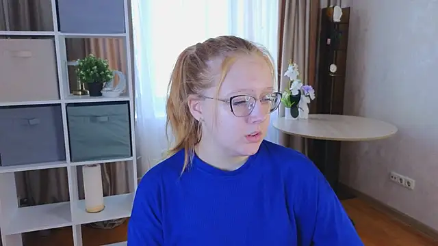 AlinaAldrete online show from 12, 10, 2025