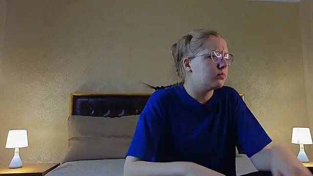 AlinaAldrete online show from 17, 10, 2025