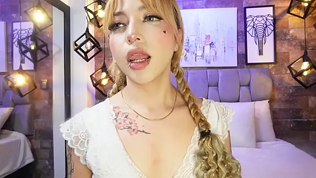 Snapshot of Sophia_Bellucci chatting on 27, 11, 2025 Sophia Bellucci online show from 27, 11, 2025