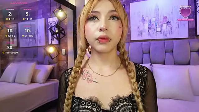 Snapshot of Sophia_Bellucci chatting on 14, 11, 2025 Sophia Bellucci online show from 14, 11, 2025