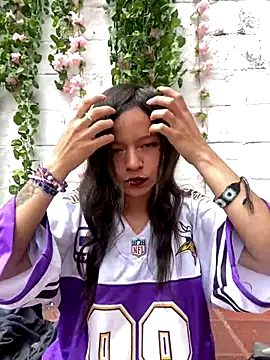 Ninfa pink online show from 15, 10, 2025