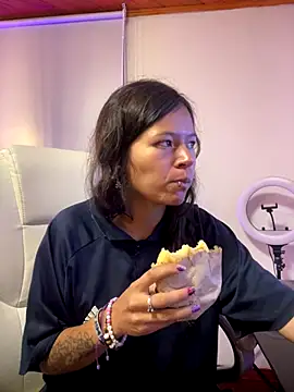 Ninfa pink online show from 21, 11, 2025