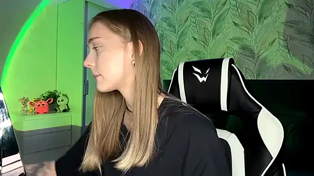 EvaPeace online show from 12, 11, 2025