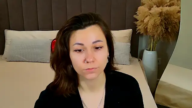 EdenSolis online show from 5, 4, 2026