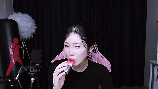 Snapshot of MISA_02 chatting on 6, 11, 2025 MISA 02 online show from 6, 11, 2025