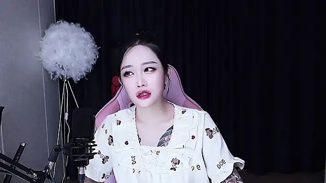 Snapshot of MISA_02 chatting on 20, 10, 2025 MISA 02 online show from 20, 10, 2025