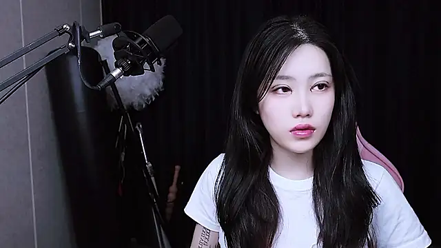 Snapshot of MISA_02 chatting on 14, 11, 2025 MISA 02 online show from 14, 11, 2025