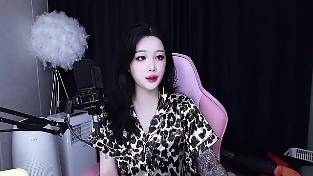 Snapshot of MISA_02 chatting on 19, 10, 2025 MISA 02 online show from 19, 10, 2025