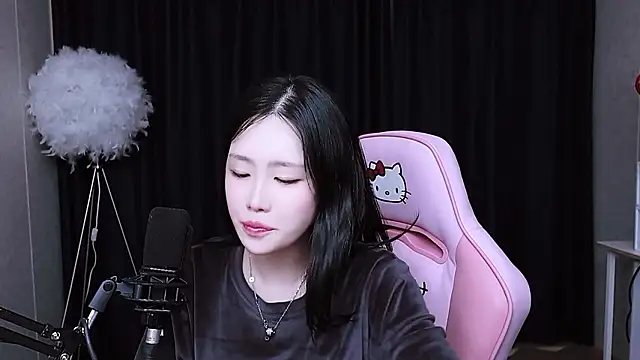 Snapshot of MISA_02 chatting on 3, 11, 2025 MISA 02 online show from 3, 11, 2025