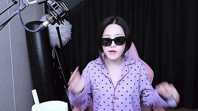 Snapshot of MISA_02 chatting on 19, 11, 2025 MISA 02 online show from 19, 11, 2025