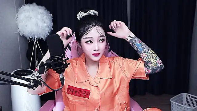 Snapshot of MISA_02 chatting on 18, 10, 2025 MISA 02 online show from 18, 10, 2025