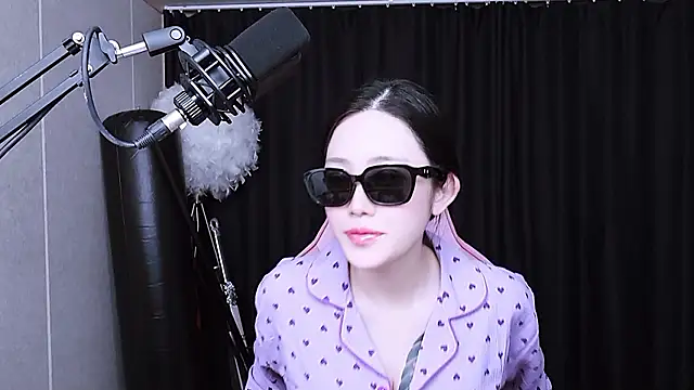 Snapshot of MISA_02 chatting on 17, 11, 2025 MISA 02 online show from 17, 11, 2025