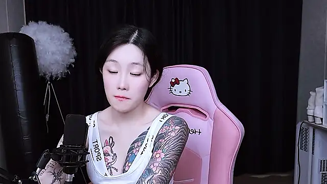 Snapshot of MISA_02 chatting on 30, 10, 2025 MISA 02 online show from 30, 10, 2025