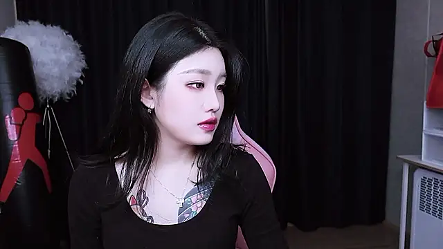 Snapshot of MISA_02 chatting on 8, 11, 2025 MISA 02 online show from 8, 11, 2025