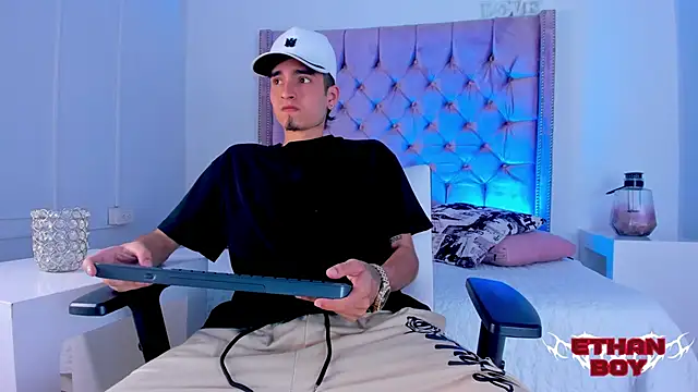 Snapshot of Ethan_Boy_ chatting on 28, 11, 2025 Ethan Boy online show from 28, 11, 2025