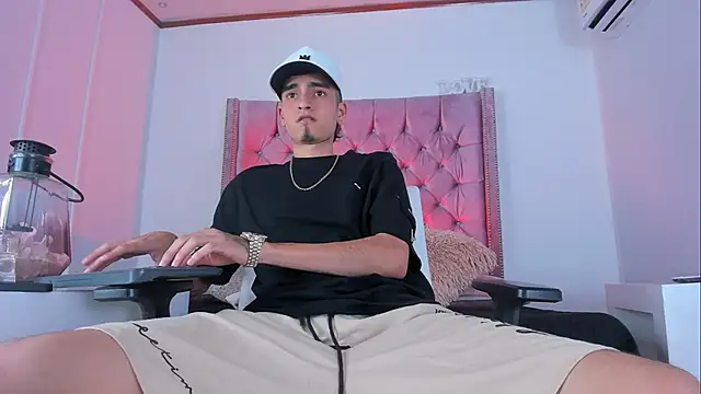 Snapshot of Ethan_Boy_ chatting on 21, 11, 2025 Ethan Boy online show from 21, 11, 2025