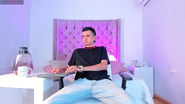 Snapshot of Ethan_Boy_ chatting on 14, 10, 2025 Ethan Boy online show from 14, 10, 2025