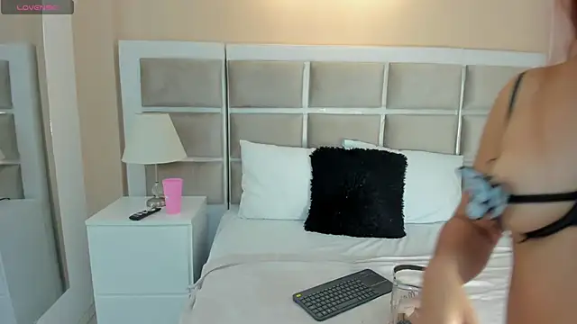 Adhara adams18 online show from 30, 11, 2025