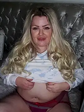 Sultress6969 online show from 17, 12, 2025